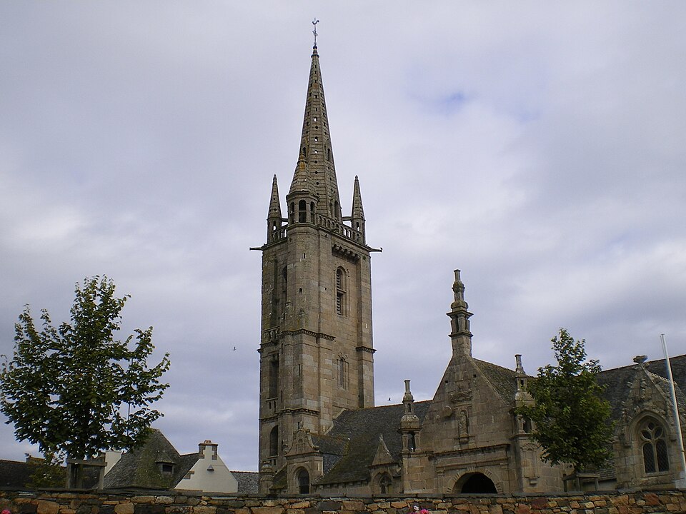 Place de l’église à Plougasnou